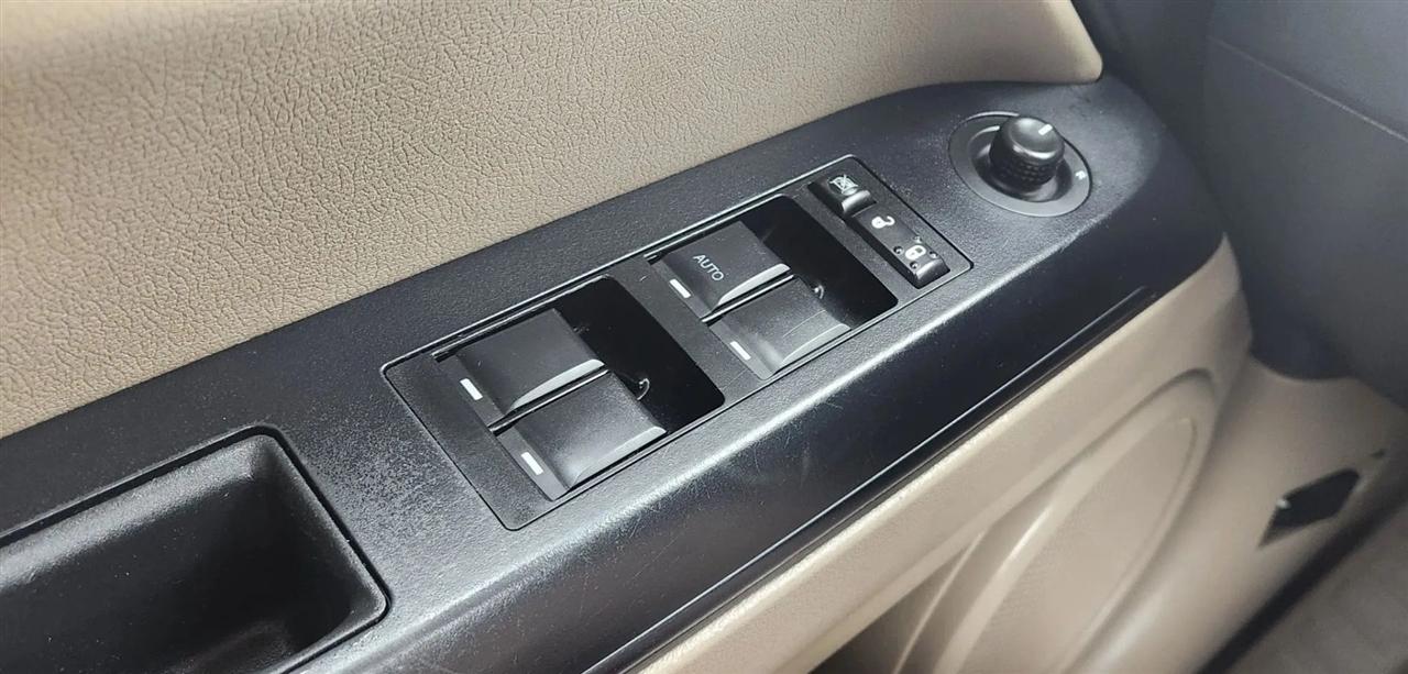 Jeep Patriot Latitude 2WD 2012