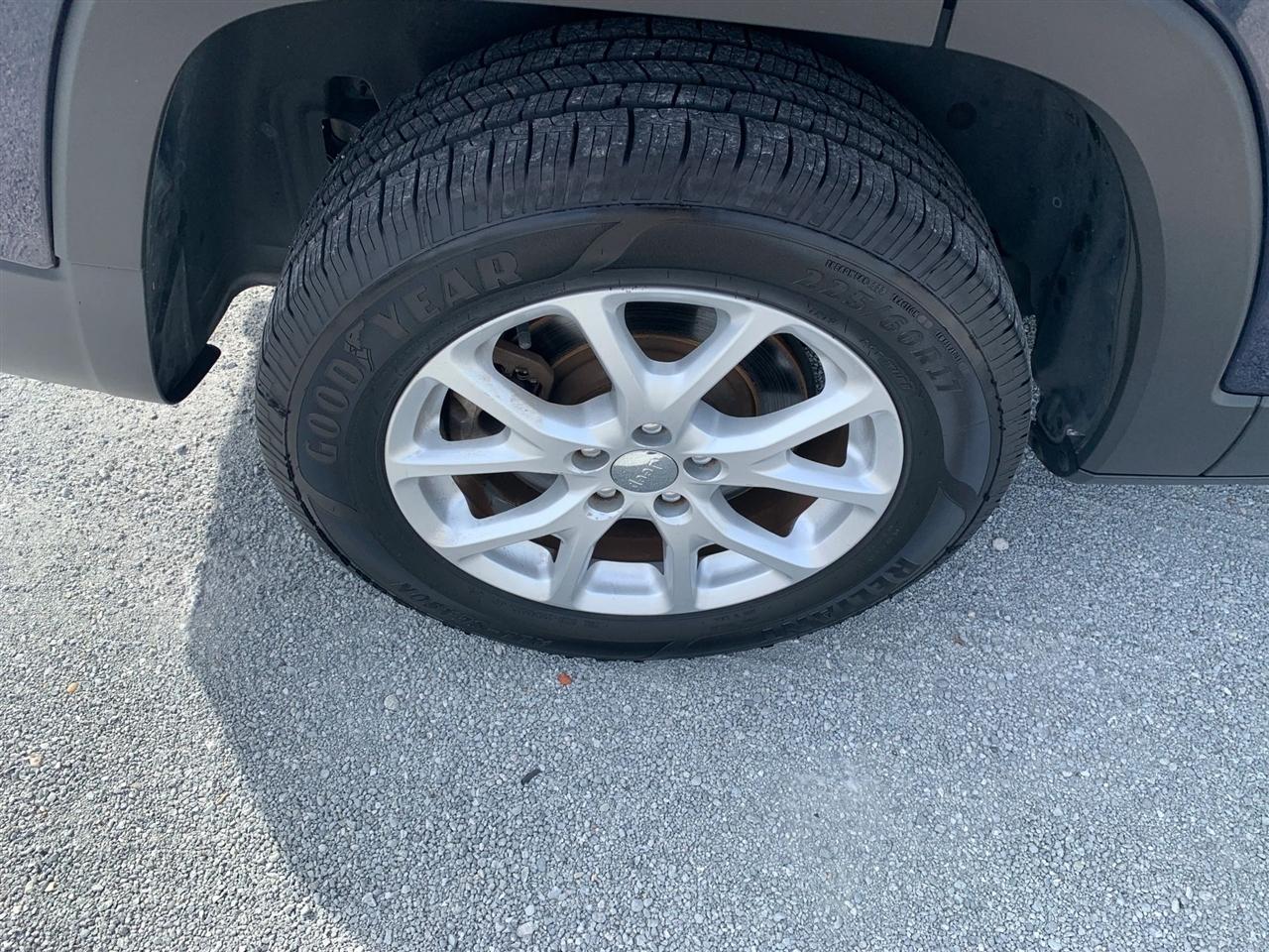 Jeep Cherokee Latitude FWD 2015