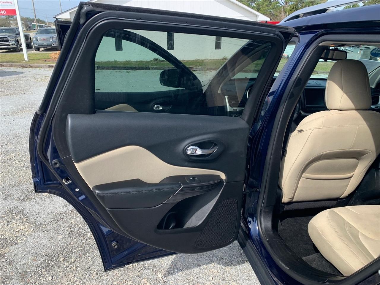 Jeep Cherokee Latitude FWD 2015