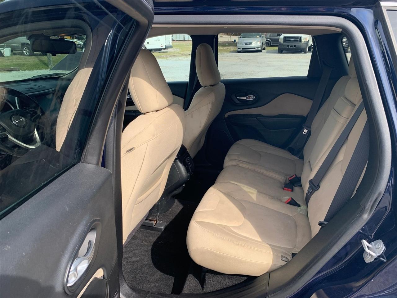 Jeep Cherokee Latitude FWD 2015