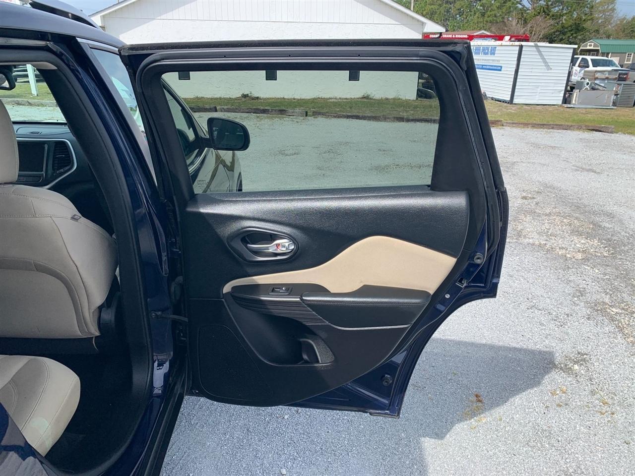 Jeep Cherokee Latitude FWD 2015