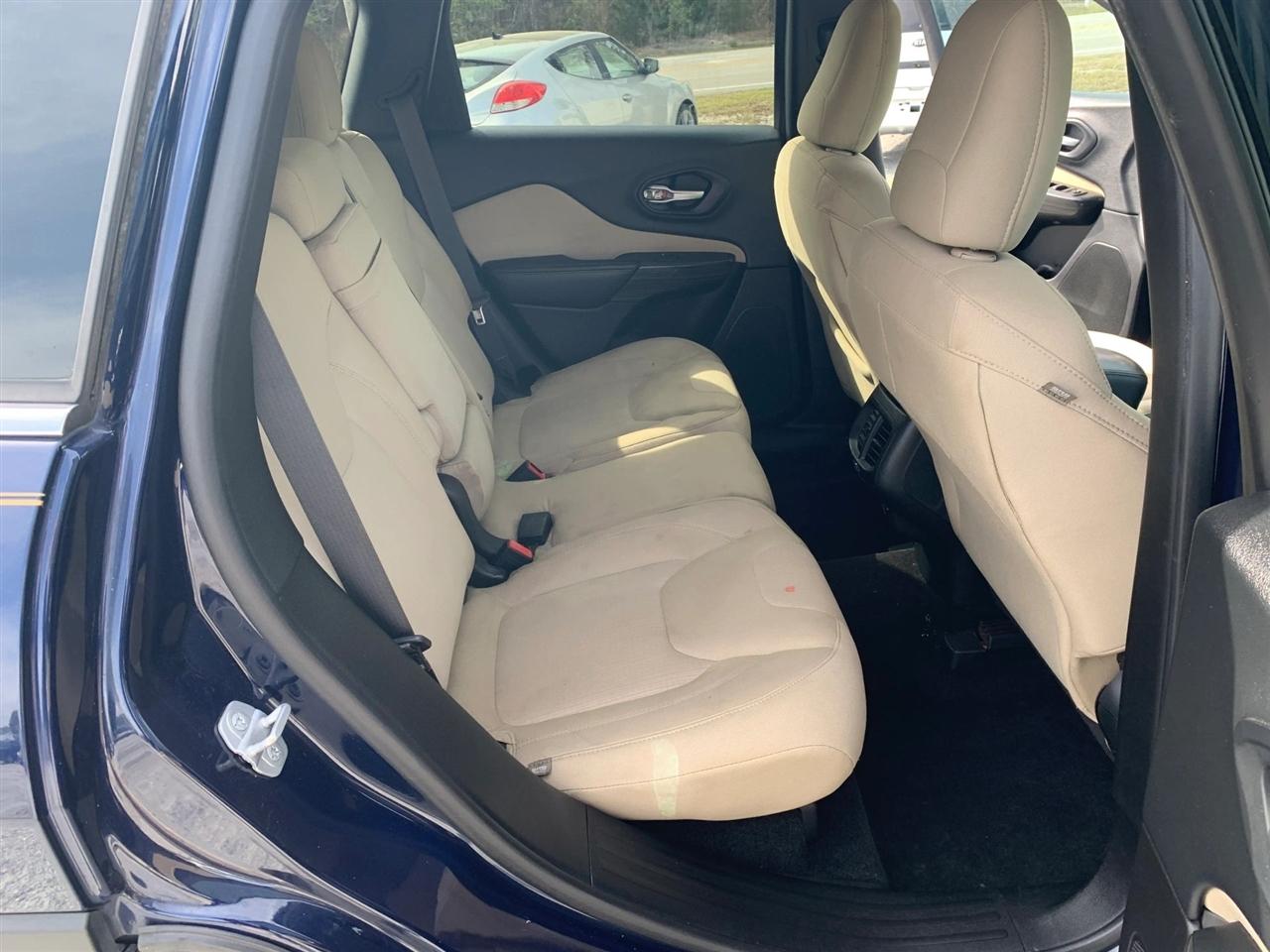 Jeep Cherokee Latitude FWD 2015