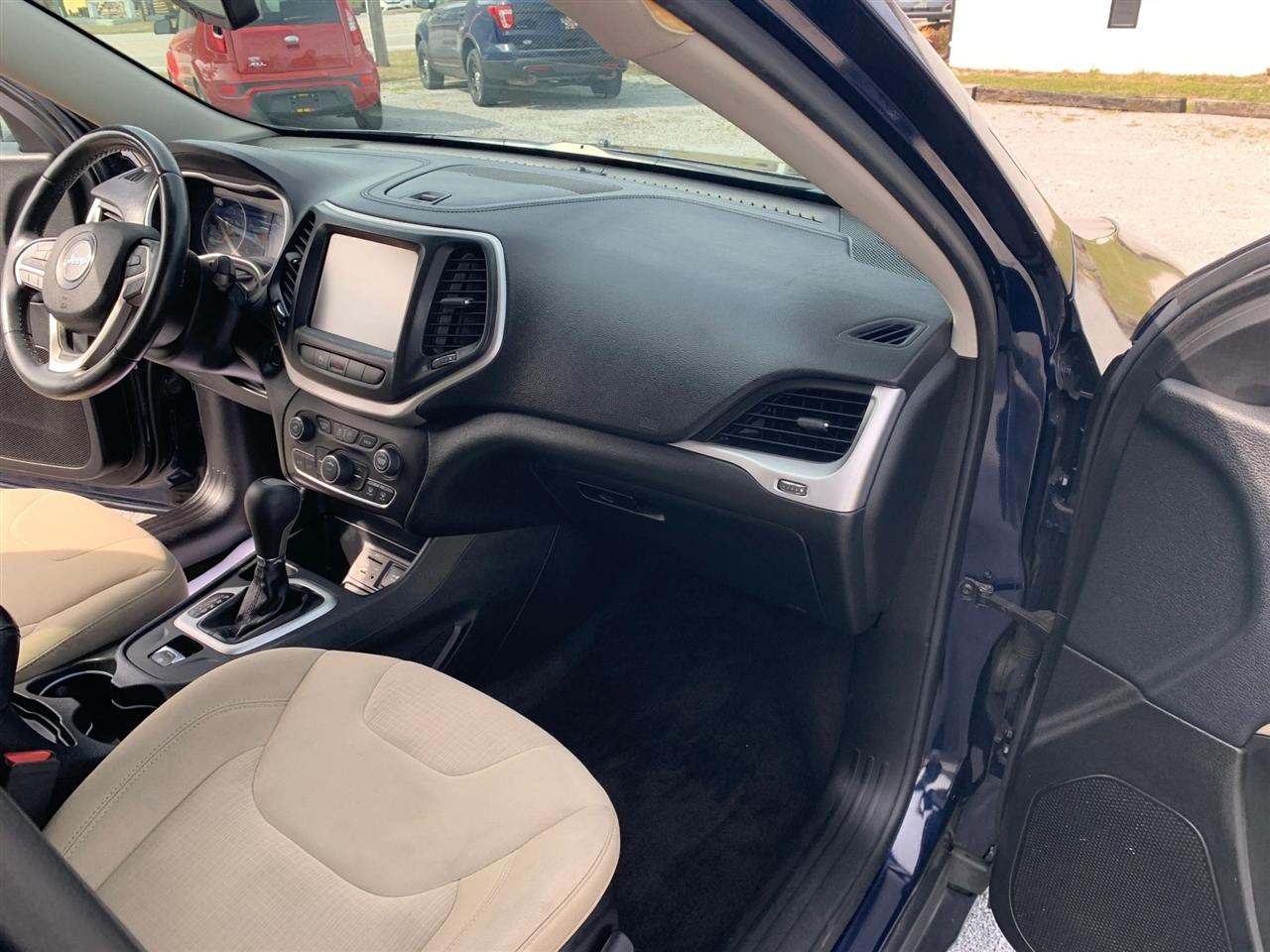 Jeep Cherokee Latitude FWD 2015