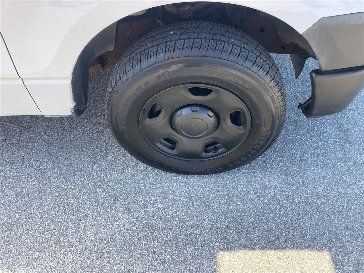 Ford F-150 XL 8-ft. Bed 2WD 2010