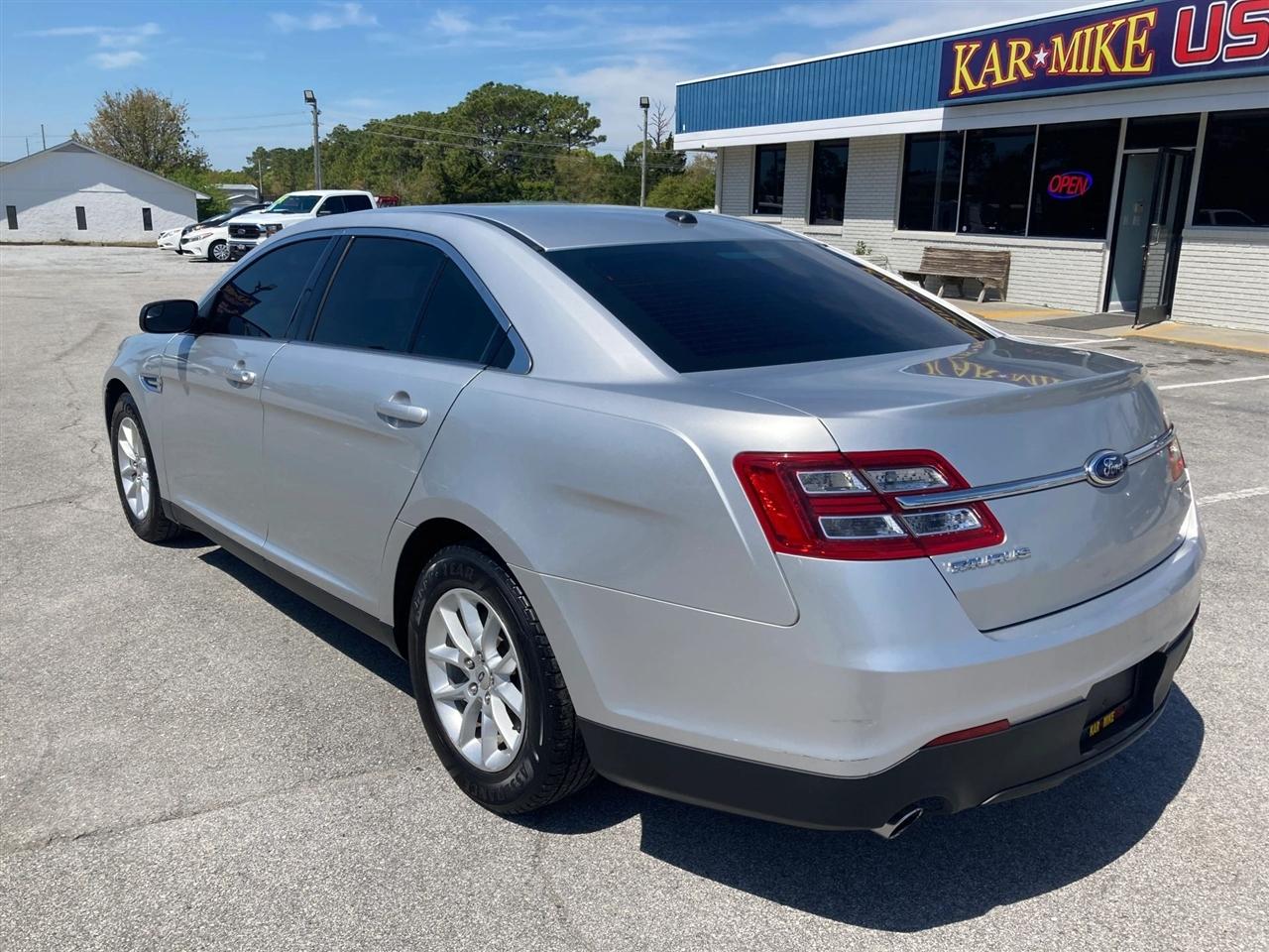 Ford Taurus SE FWD 2013
