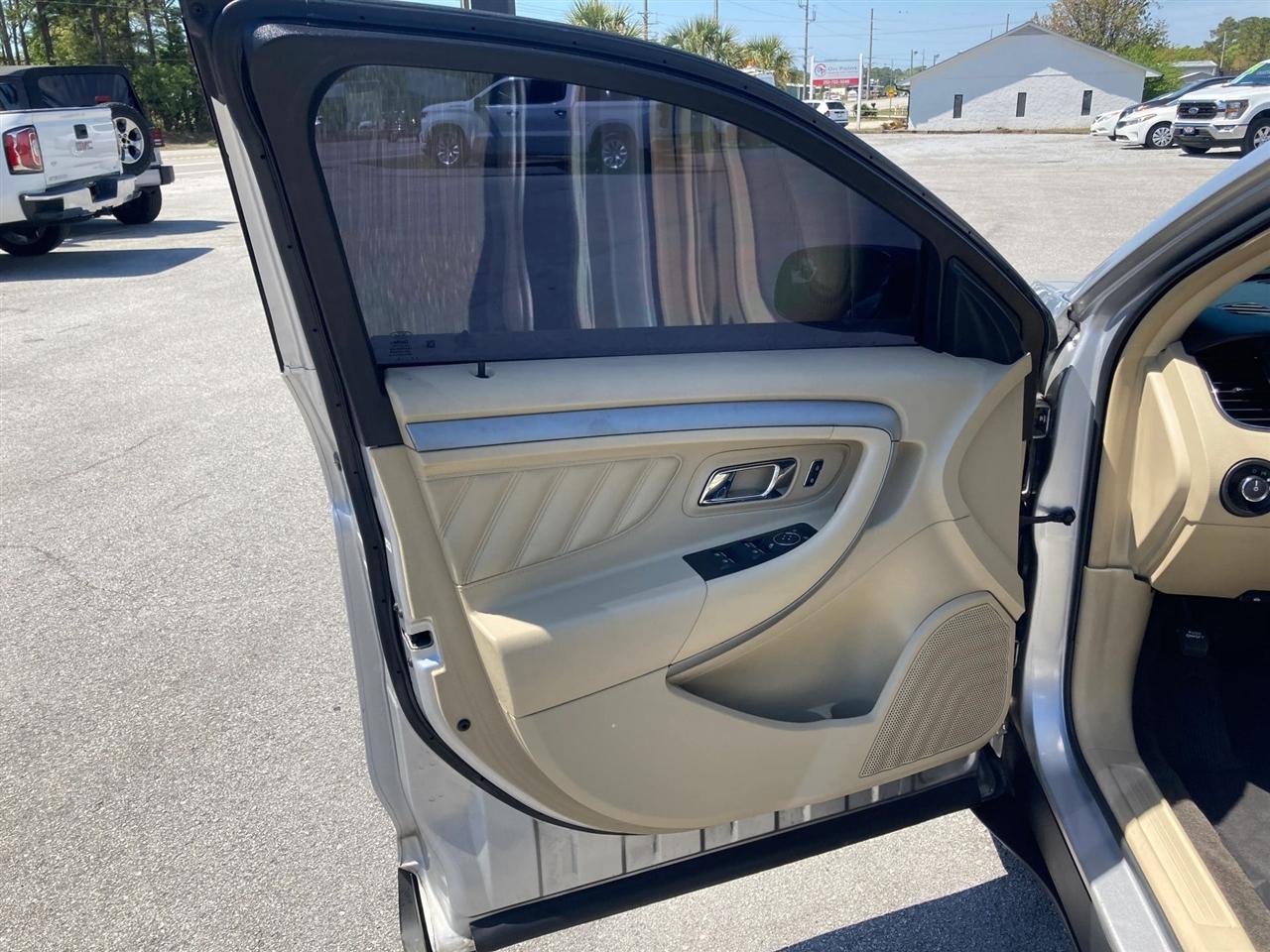 Ford Taurus SE FWD 2013