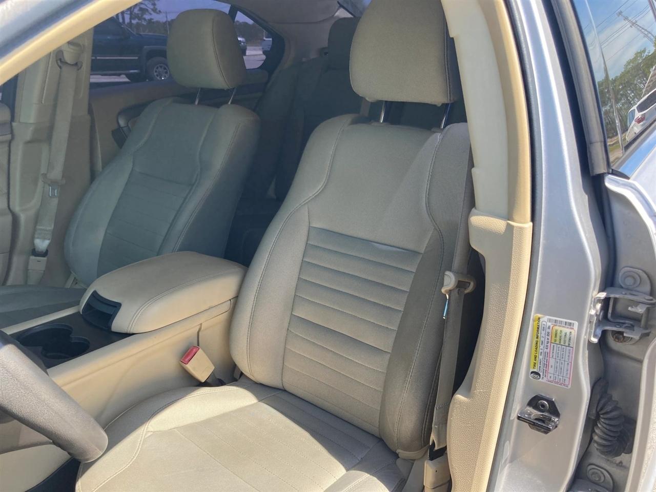 Ford Taurus SE FWD 2013