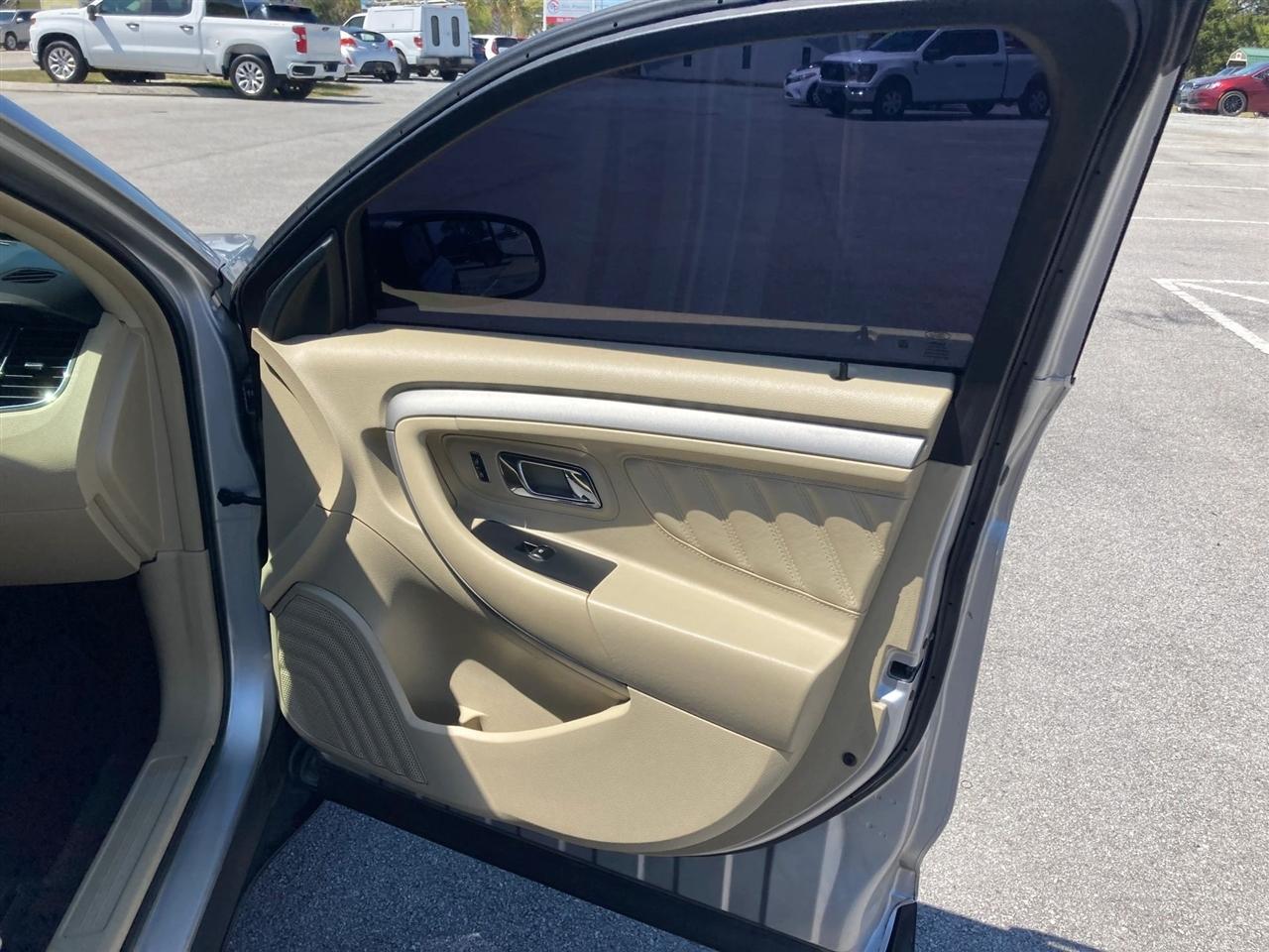 Ford Taurus SE FWD 2013