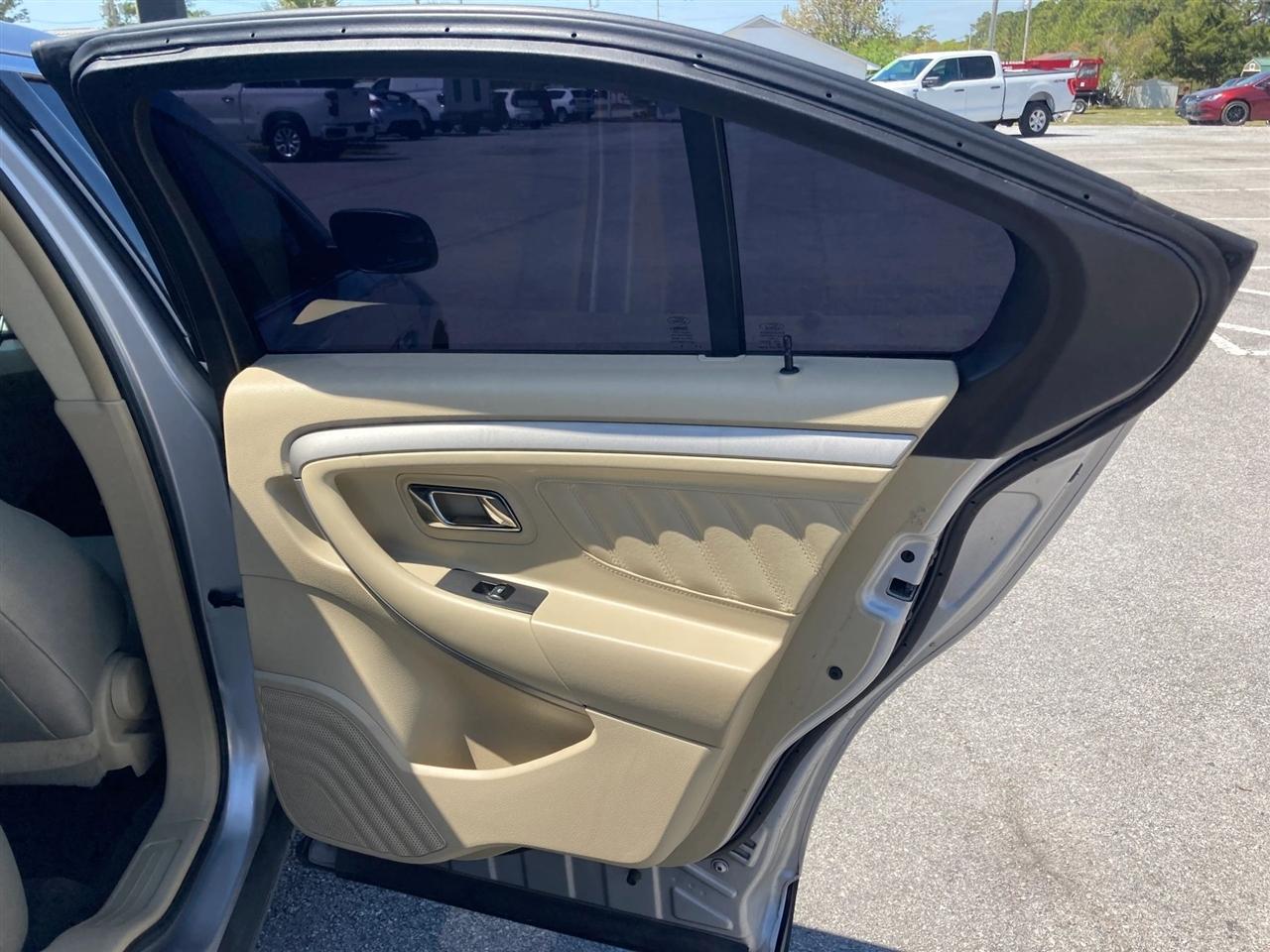 Ford Taurus SE FWD 2013