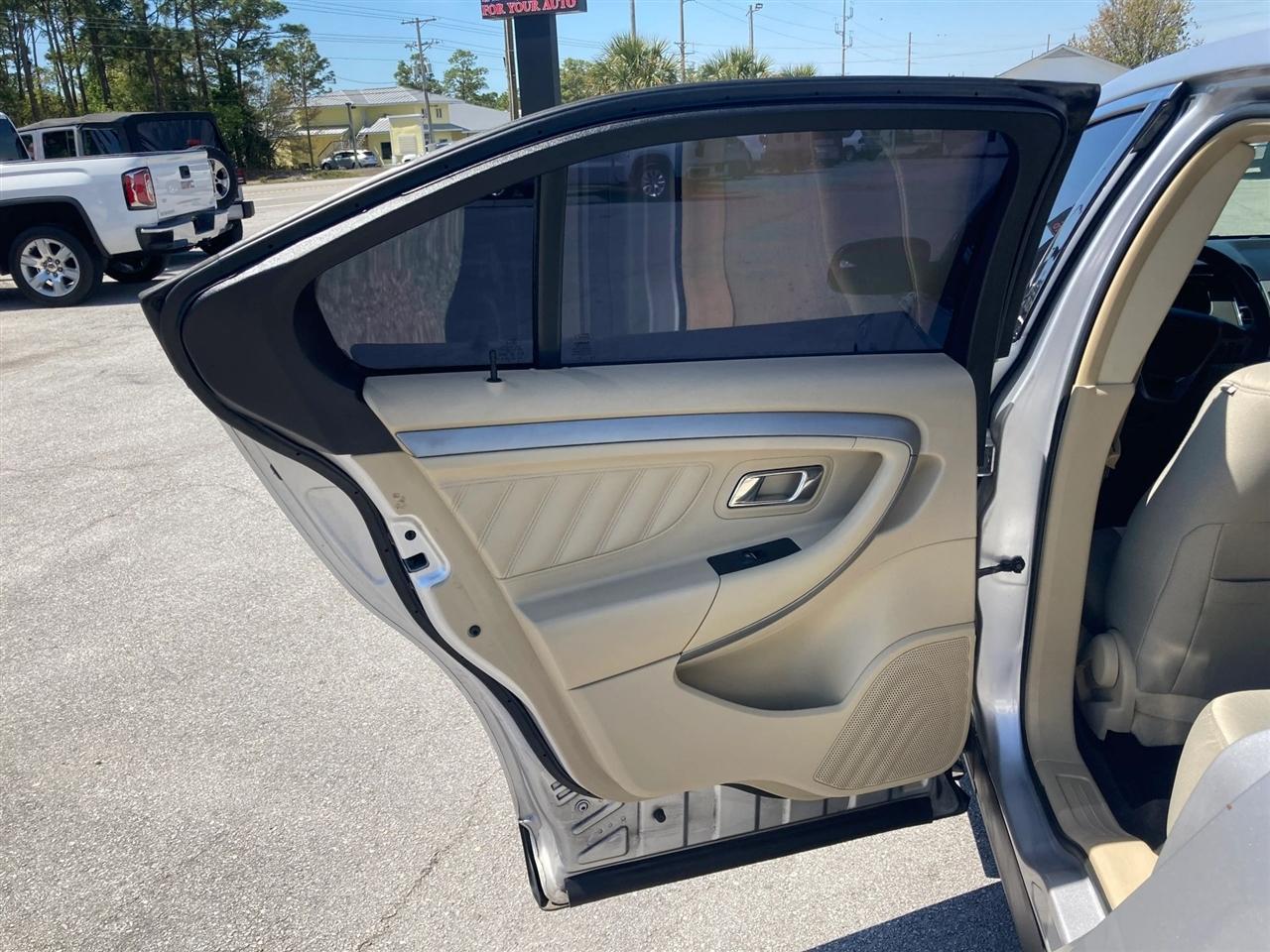 Ford Taurus SE FWD 2013