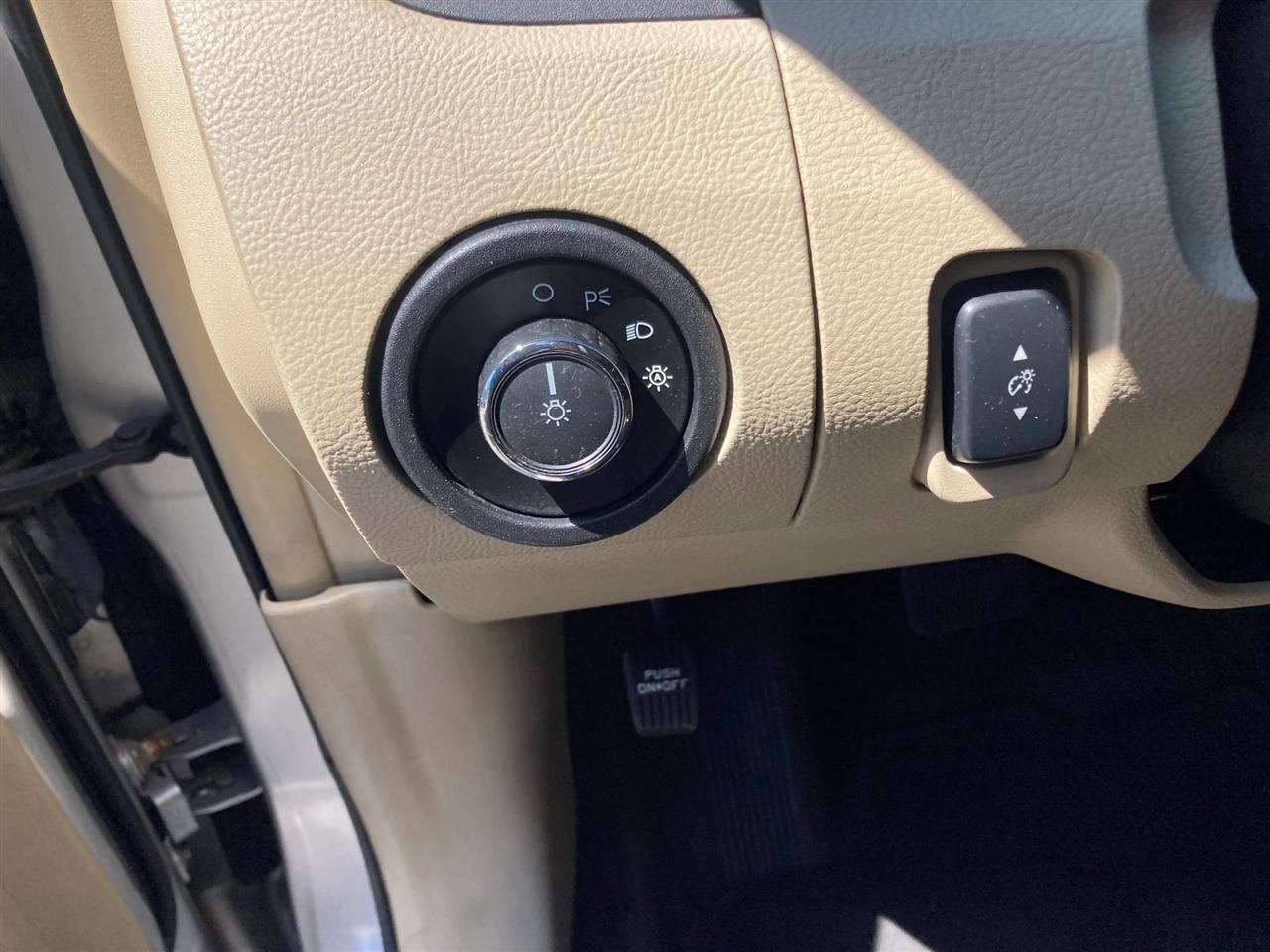 Ford Taurus SE FWD 2013