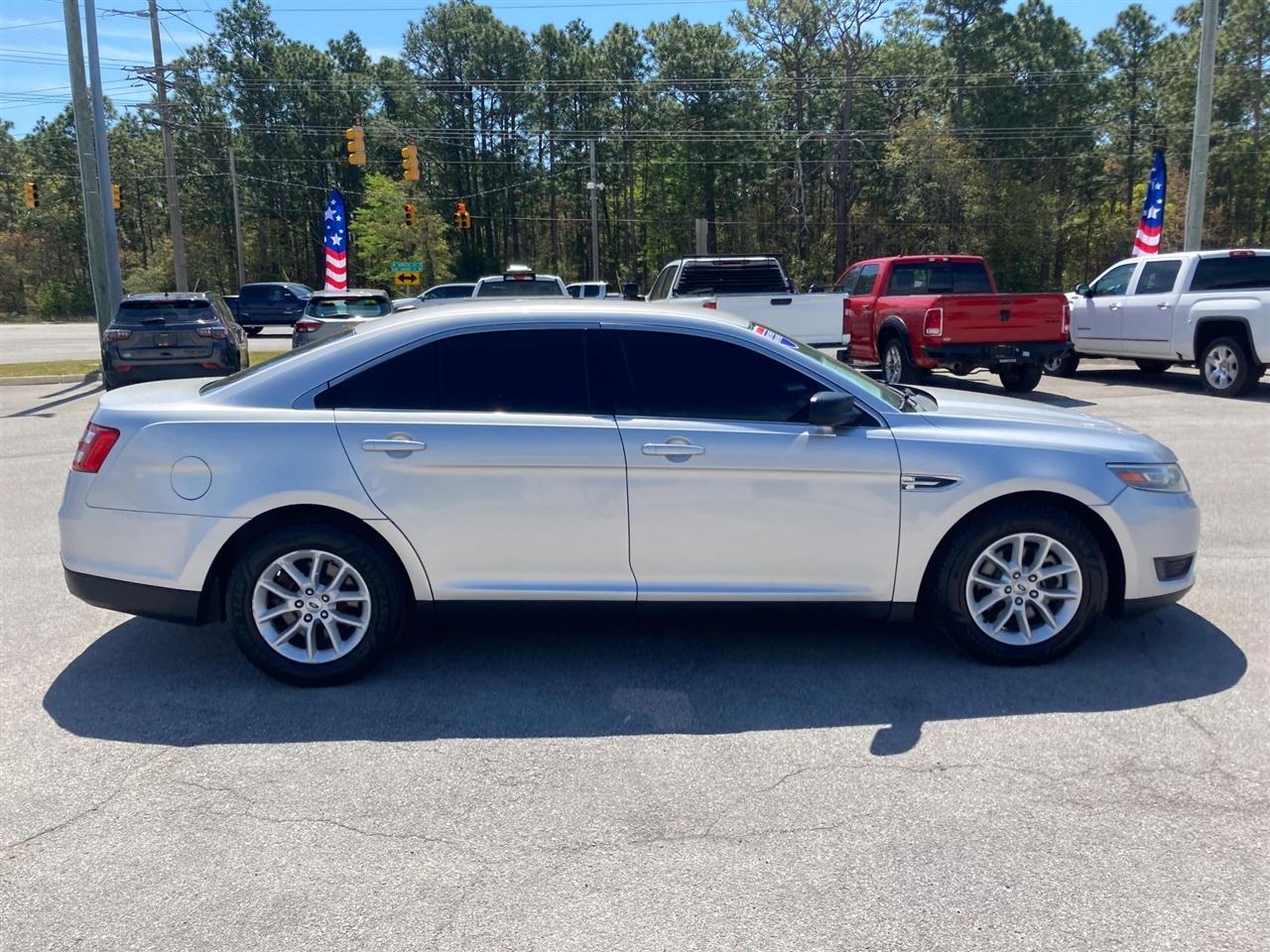 Ford Taurus SE FWD 2013