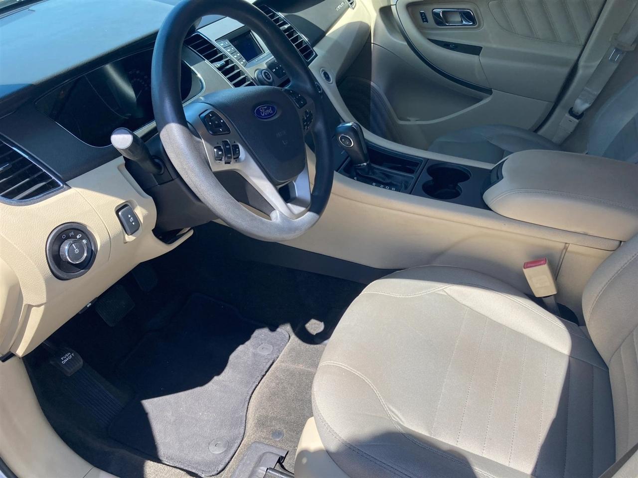 Ford Taurus SE FWD 2013