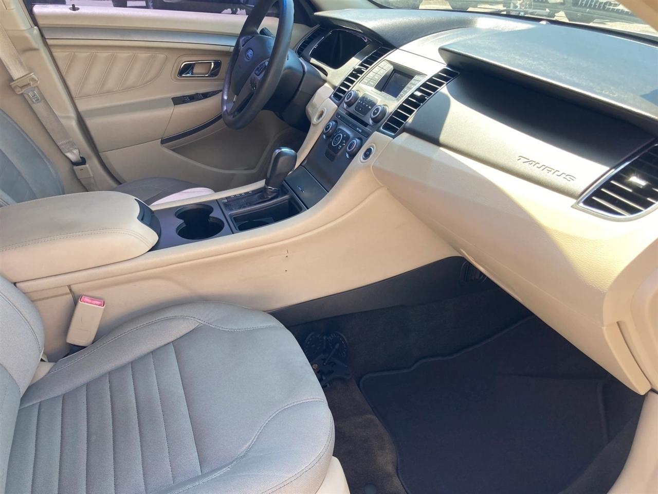 Ford Taurus SE FWD 2013