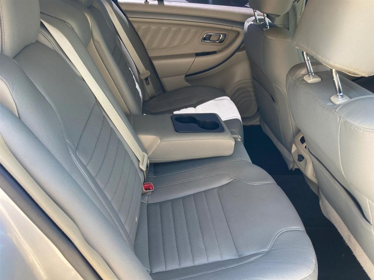 Ford Taurus SE FWD 2013