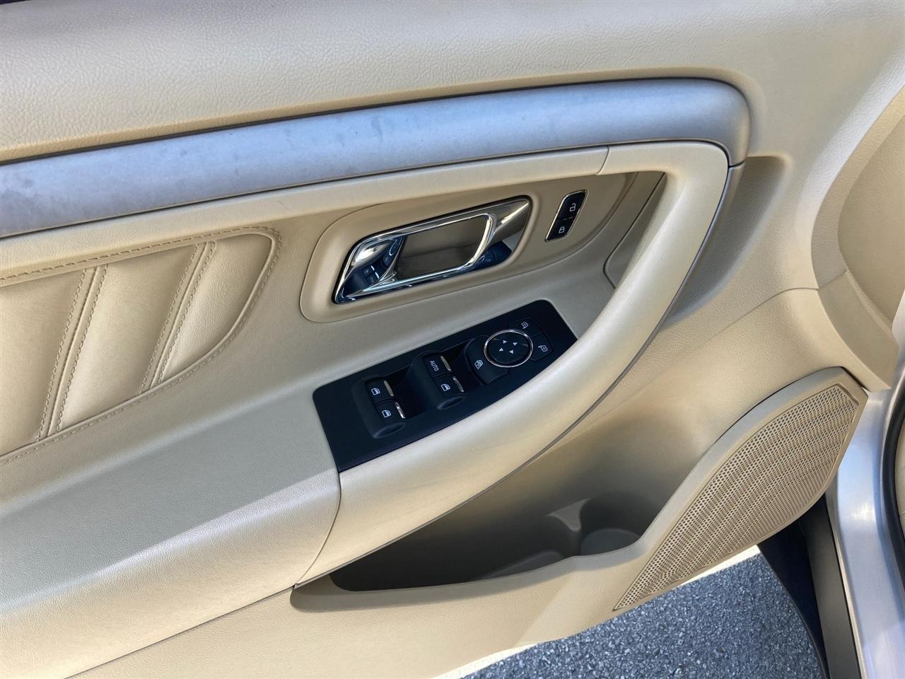 Ford Taurus SE FWD 2013