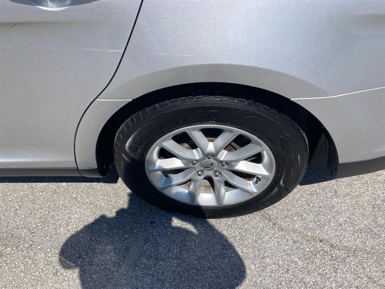 Ford Taurus SE FWD 2013