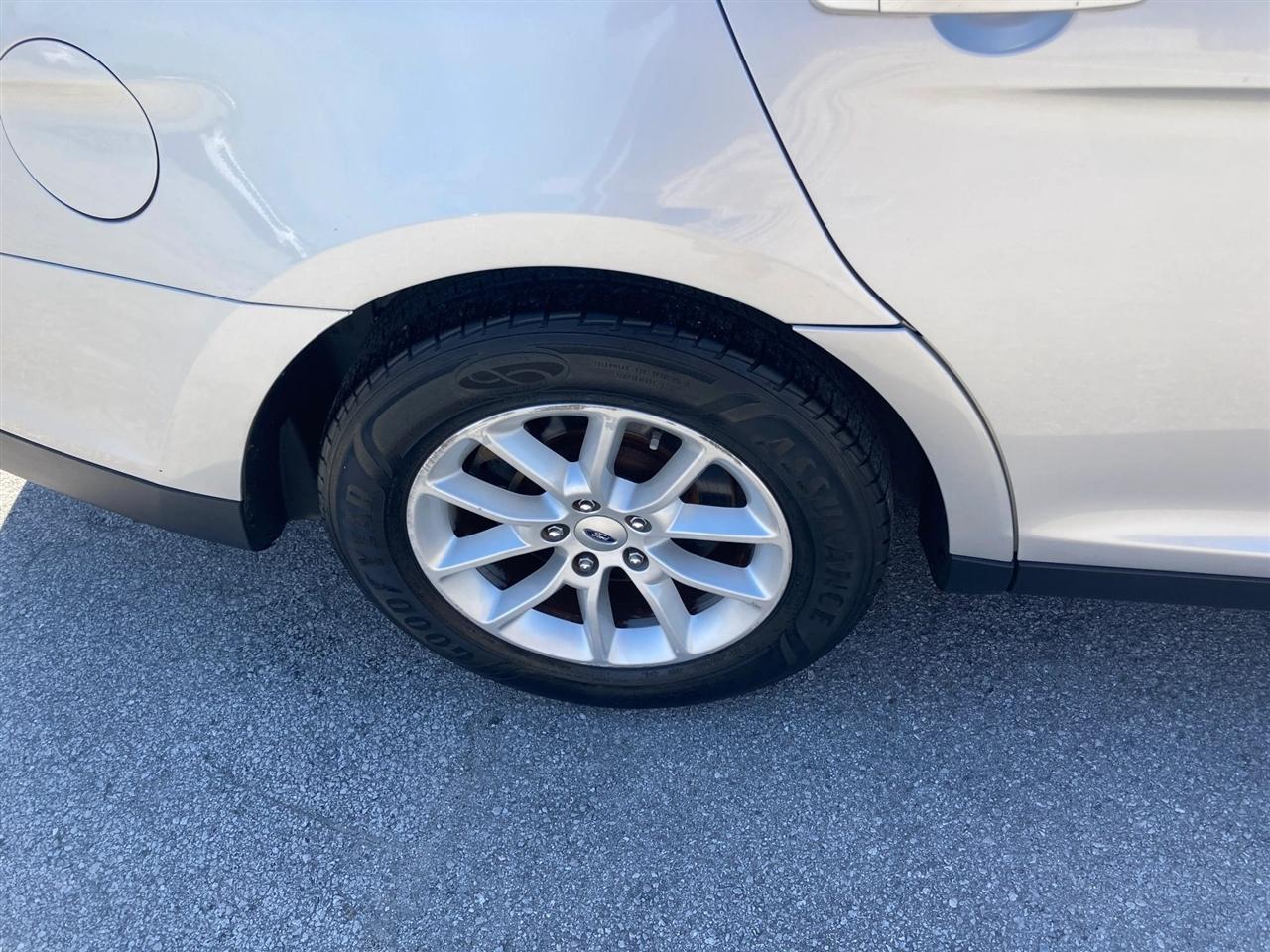 Ford Taurus SE FWD 2013