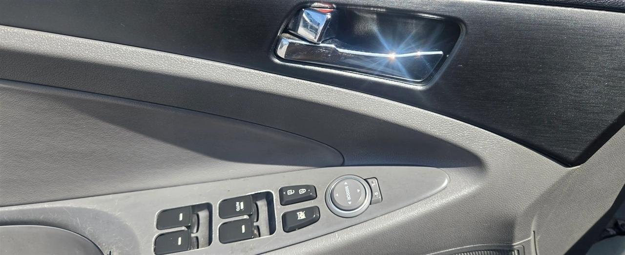 Hyundai Sonata SE Auto 2012