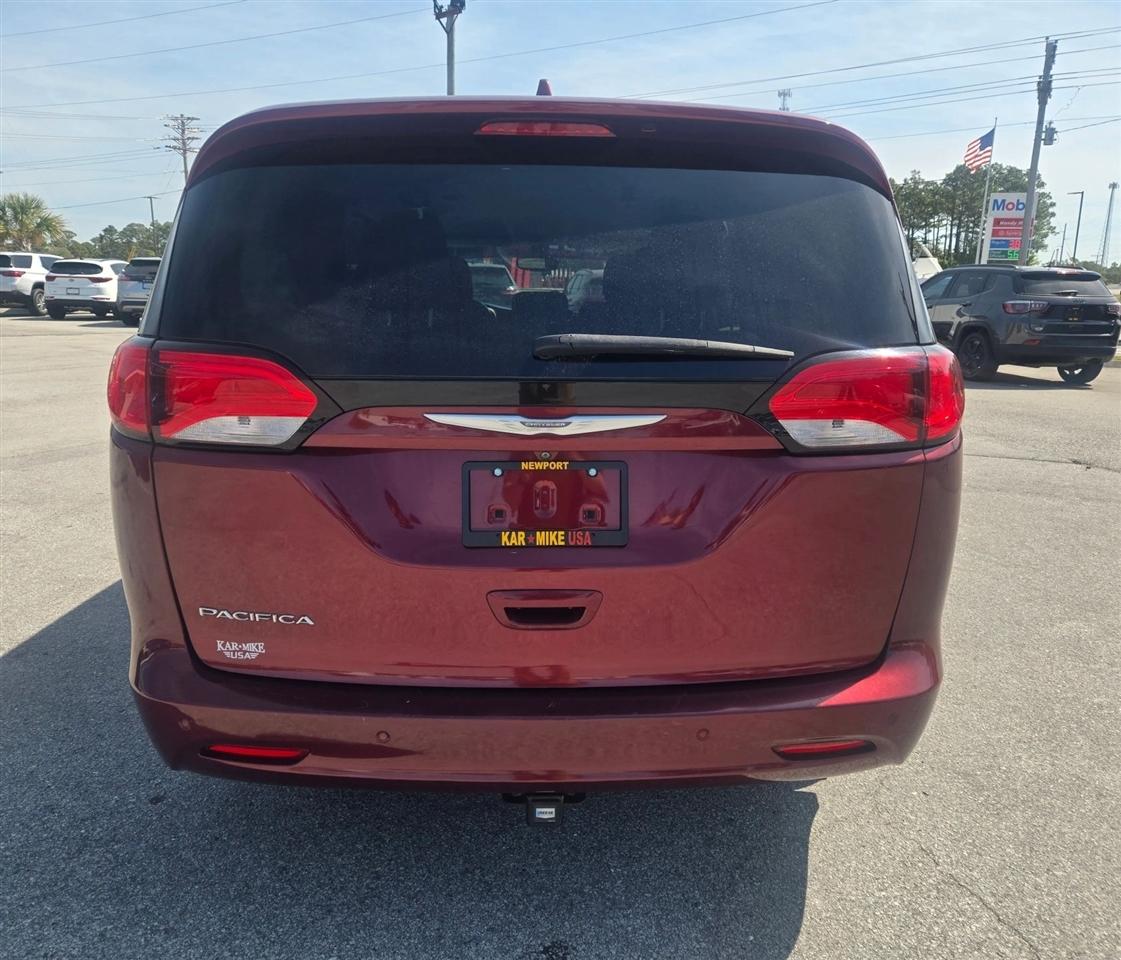 Chrysler Pacifica Touring 2017