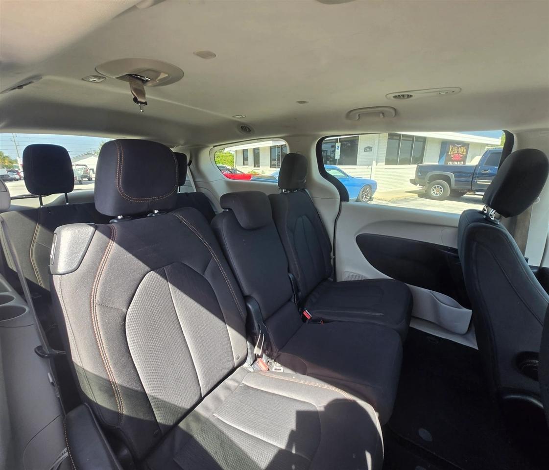 Chrysler Pacifica Touring 2017