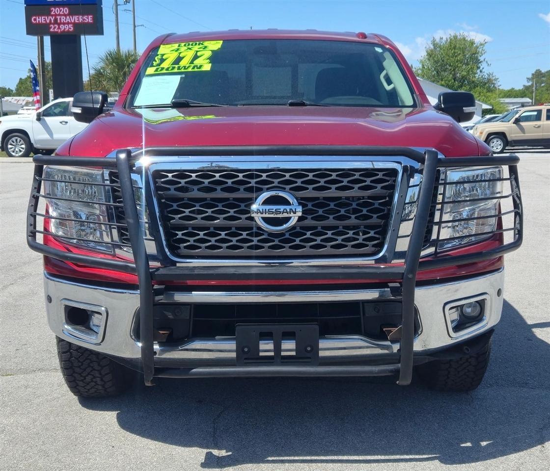 Nissan Titan SV Crew Cab 4WD 2017