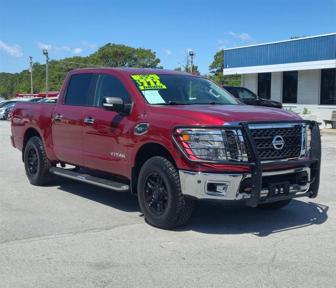 Nissan Titan SV Crew Cab 4WD 2017