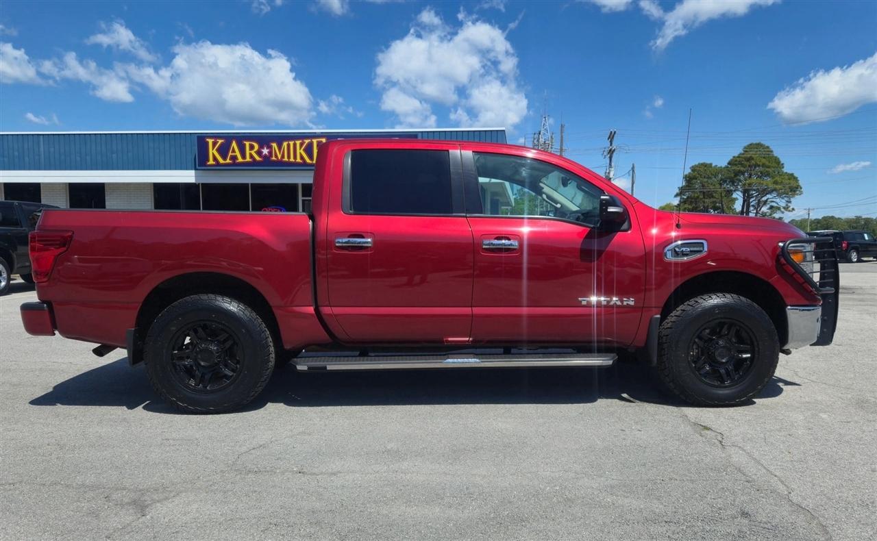 Nissan Titan SV Crew Cab 4WD 2017