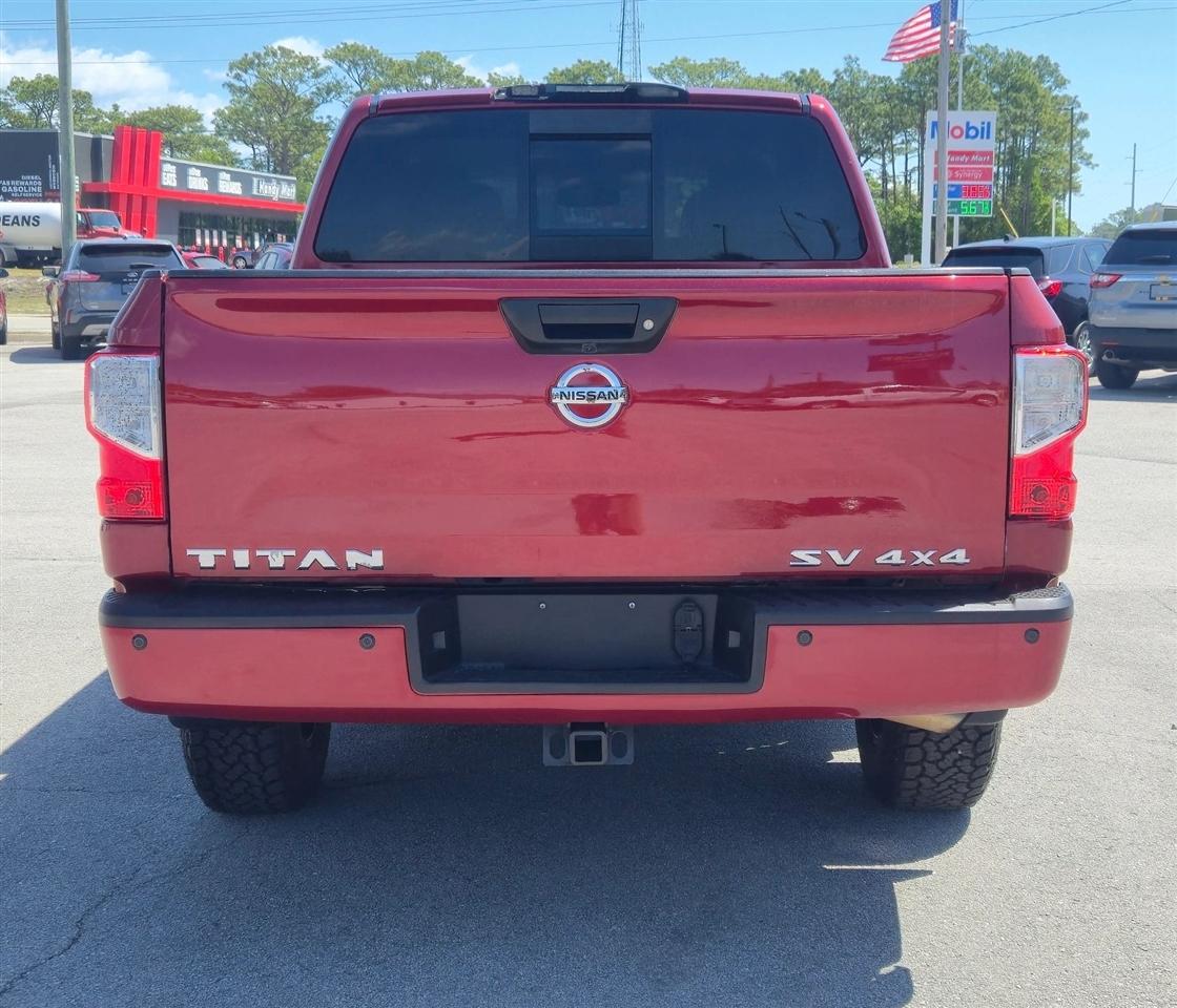 Nissan Titan SV Crew Cab 4WD 2017