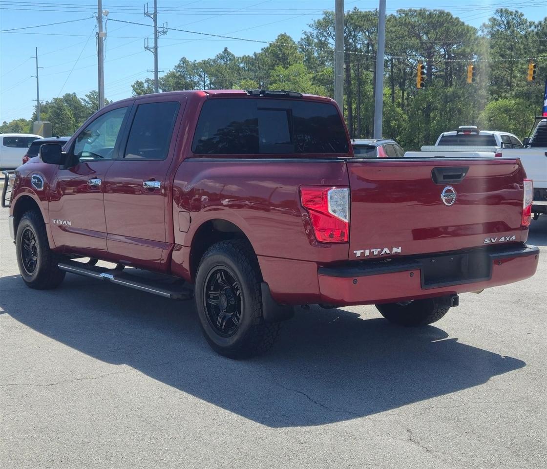 Nissan Titan SV Crew Cab 4WD 2017