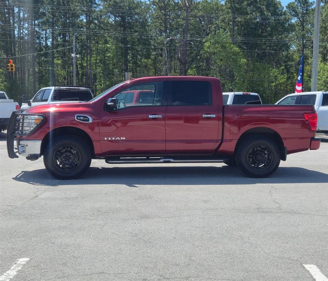 Nissan Titan SV Crew Cab 4WD 2017