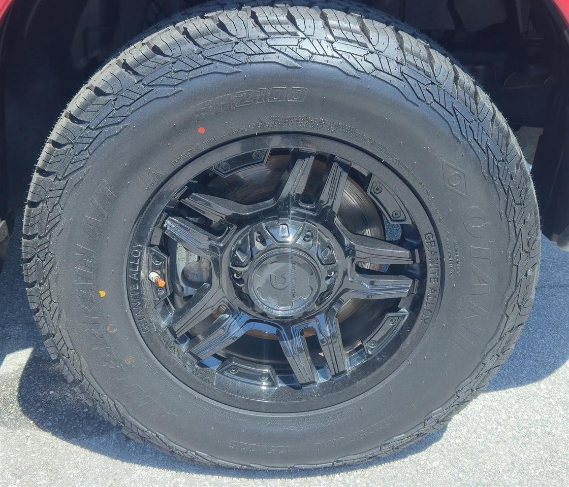 Nissan Titan SV Crew Cab 4WD 2017