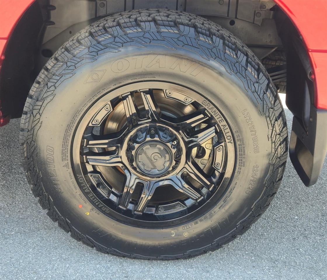 Nissan Titan SV Crew Cab 4WD 2017