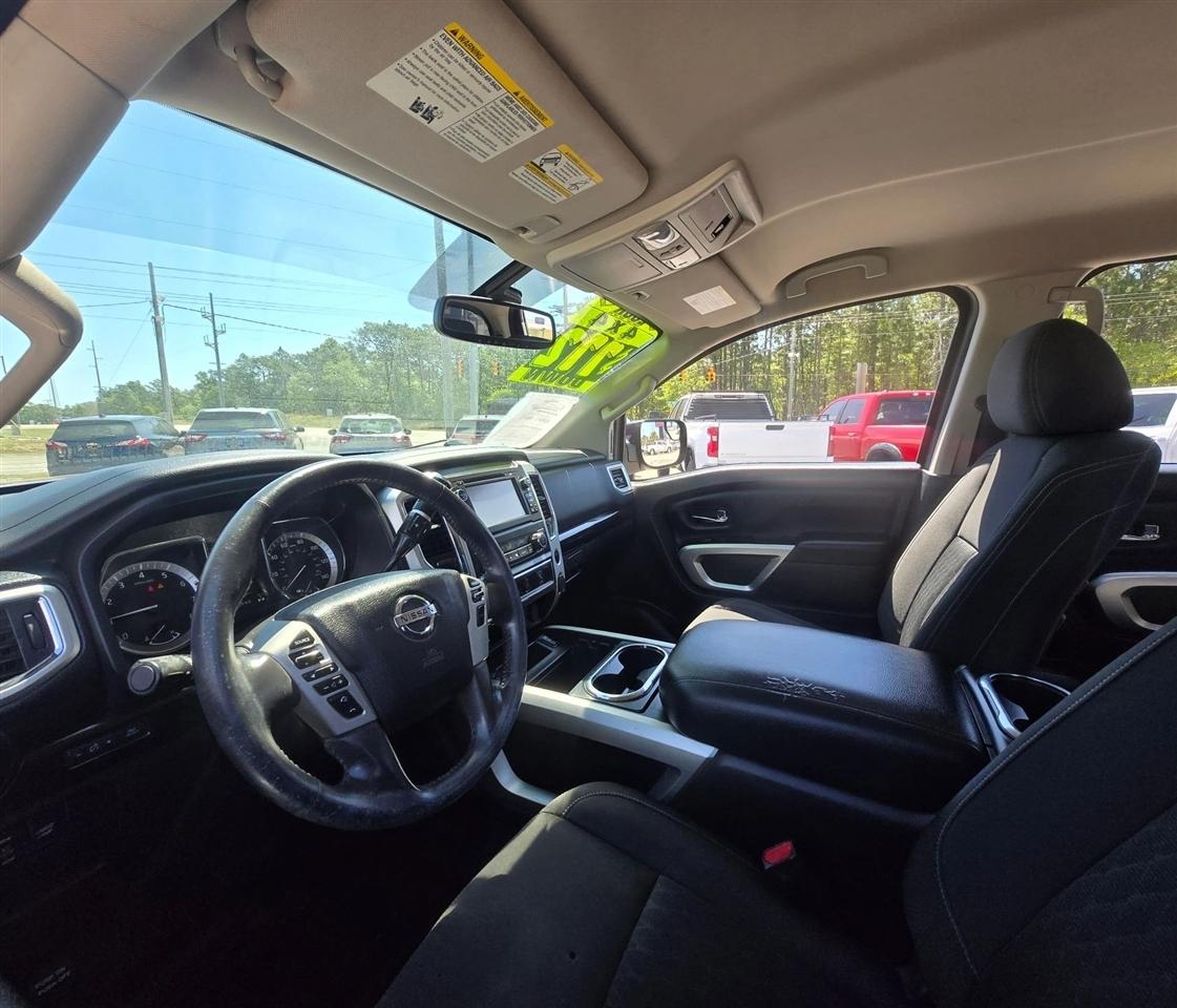 Nissan Titan SV Crew Cab 4WD 2017