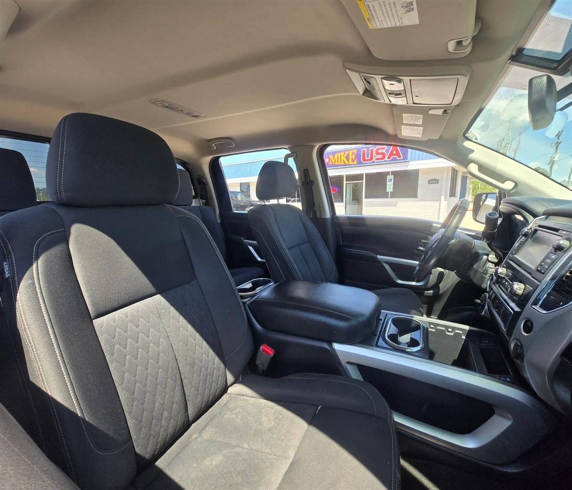 Nissan Titan SV Crew Cab 4WD 2017