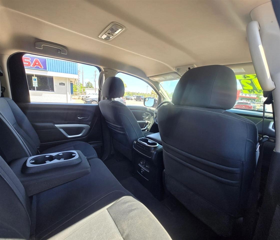 Nissan Titan SV Crew Cab 4WD 2017