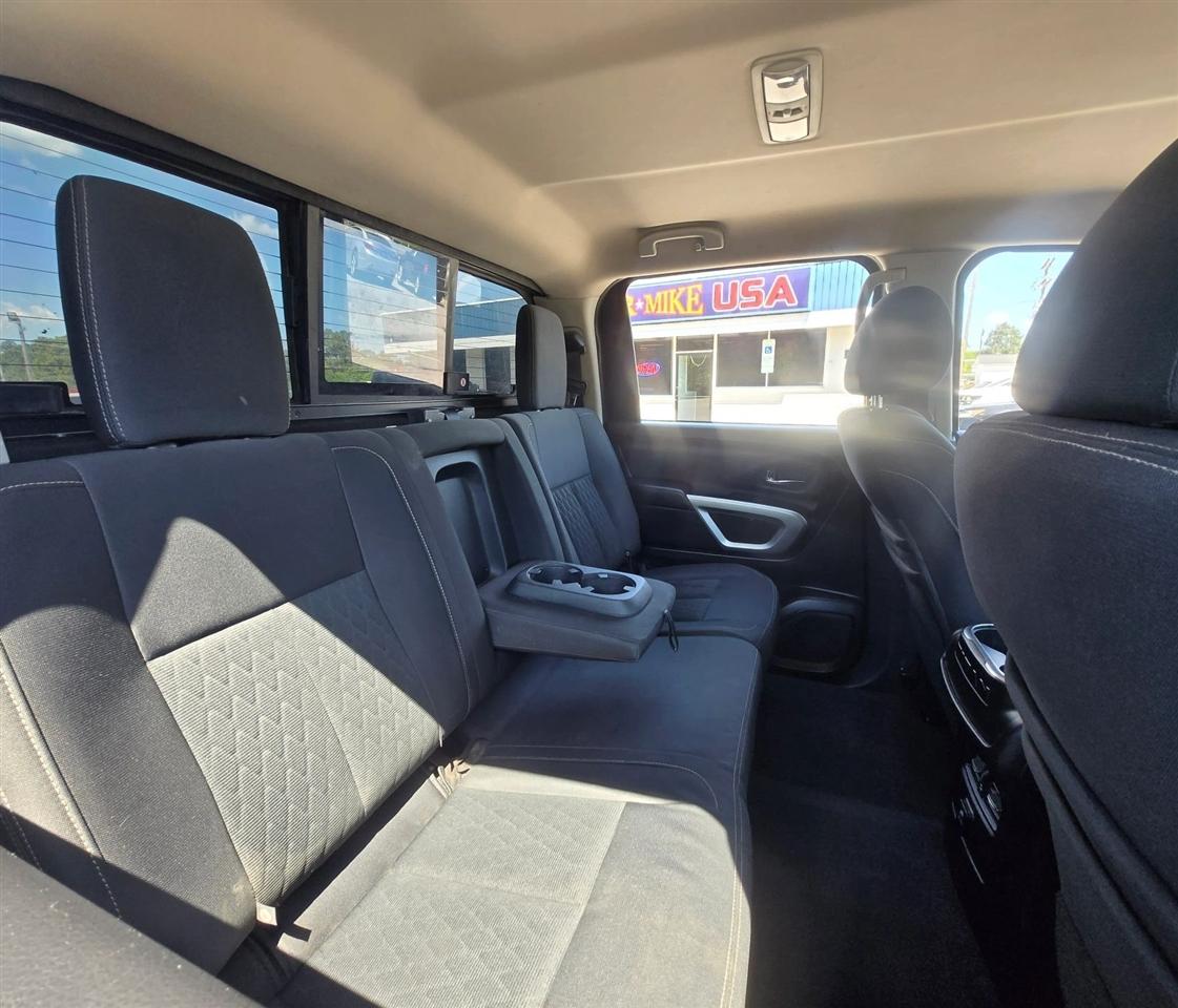 Nissan Titan SV Crew Cab 4WD 2017