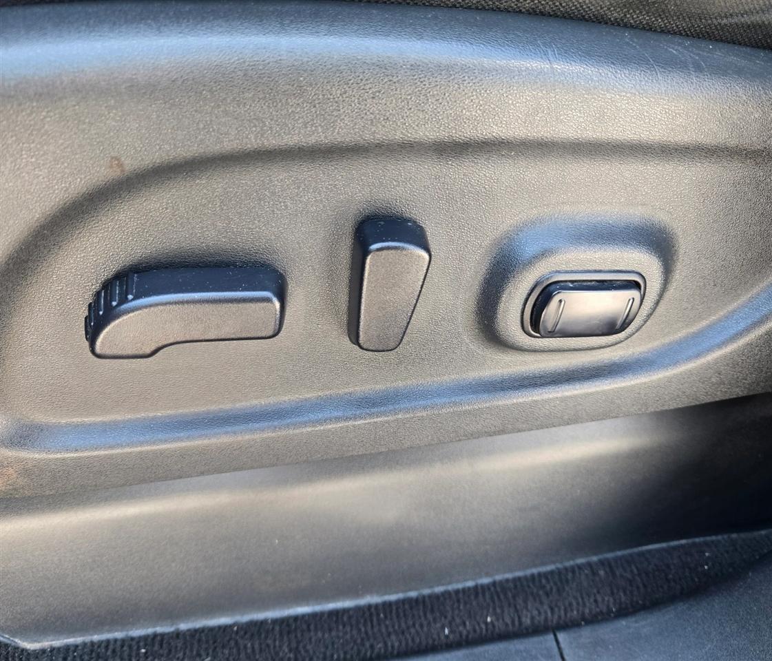 Nissan Titan SV Crew Cab 4WD 2017