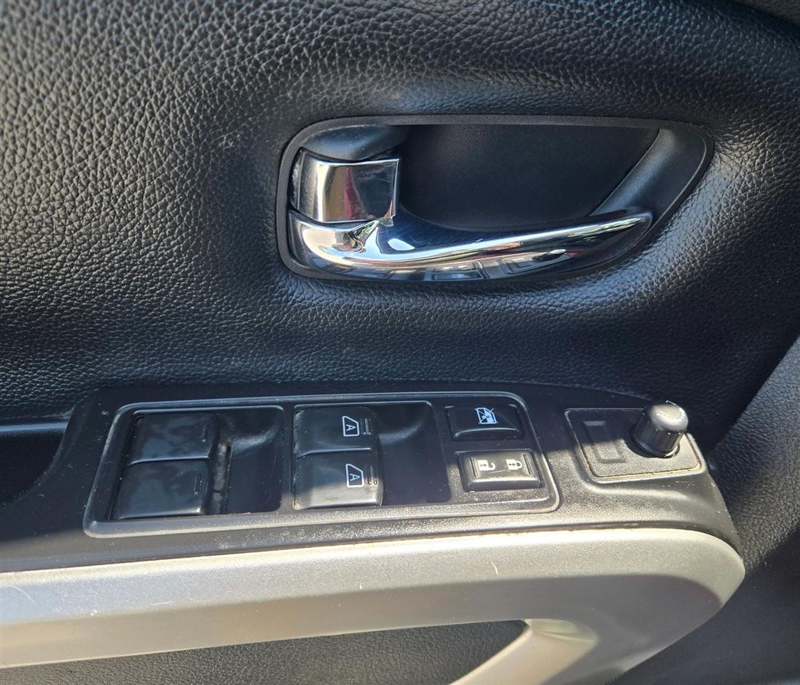 Nissan Titan SV Crew Cab 4WD 2017