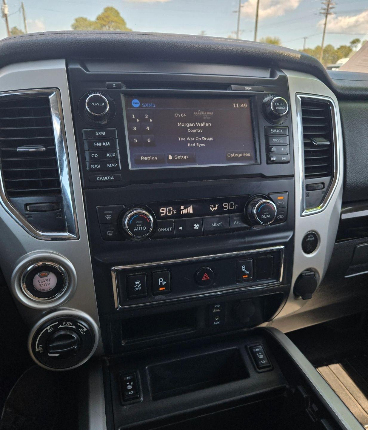 Nissan Titan SV Crew Cab 4WD 2017