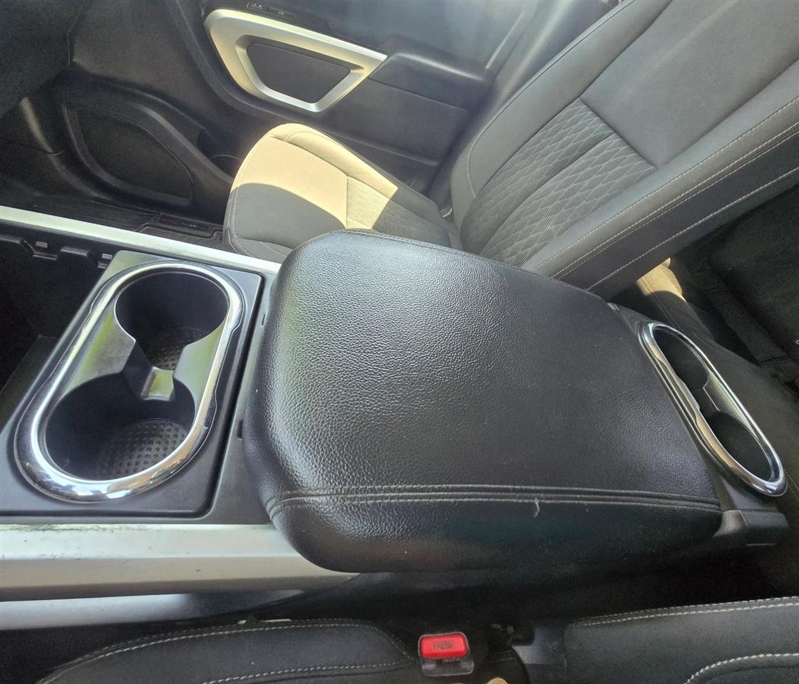 Nissan Titan SV Crew Cab 4WD 2017