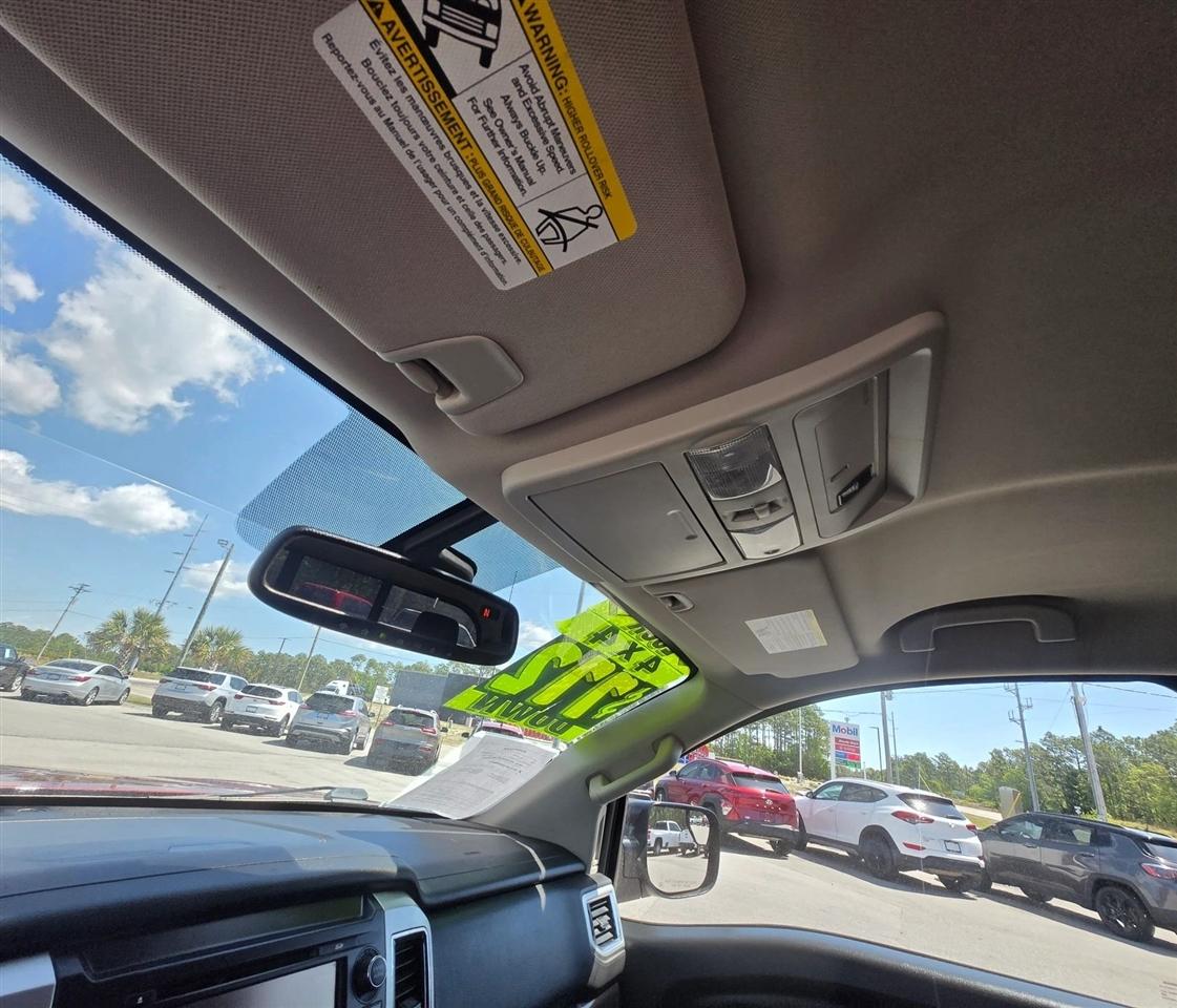 Nissan Titan SV Crew Cab 4WD 2017