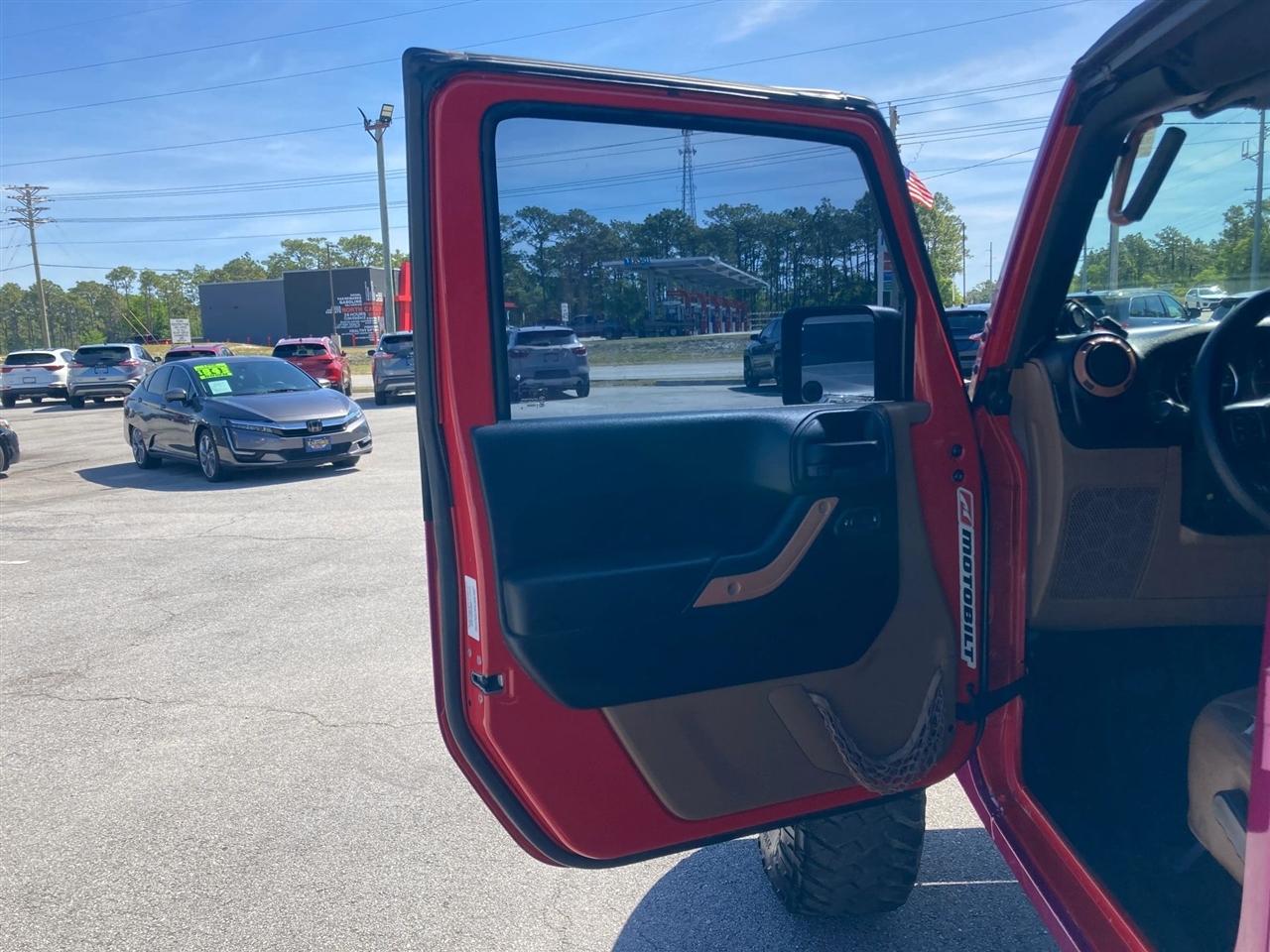 Jeep Wrangler Unlimited Sahara 4WD 2014