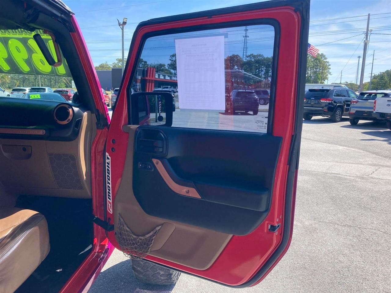 Jeep Wrangler Unlimited Sahara 4WD 2014