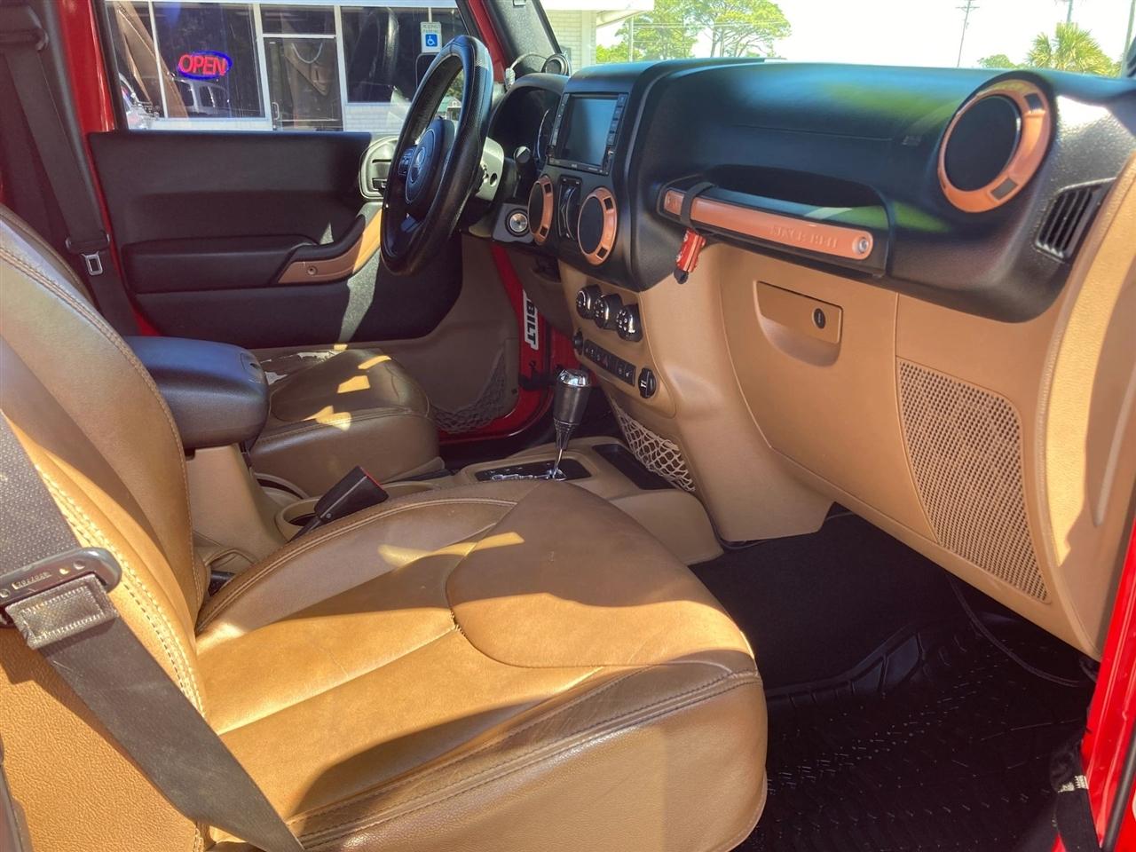 Jeep Wrangler Unlimited Sahara 4WD 2014