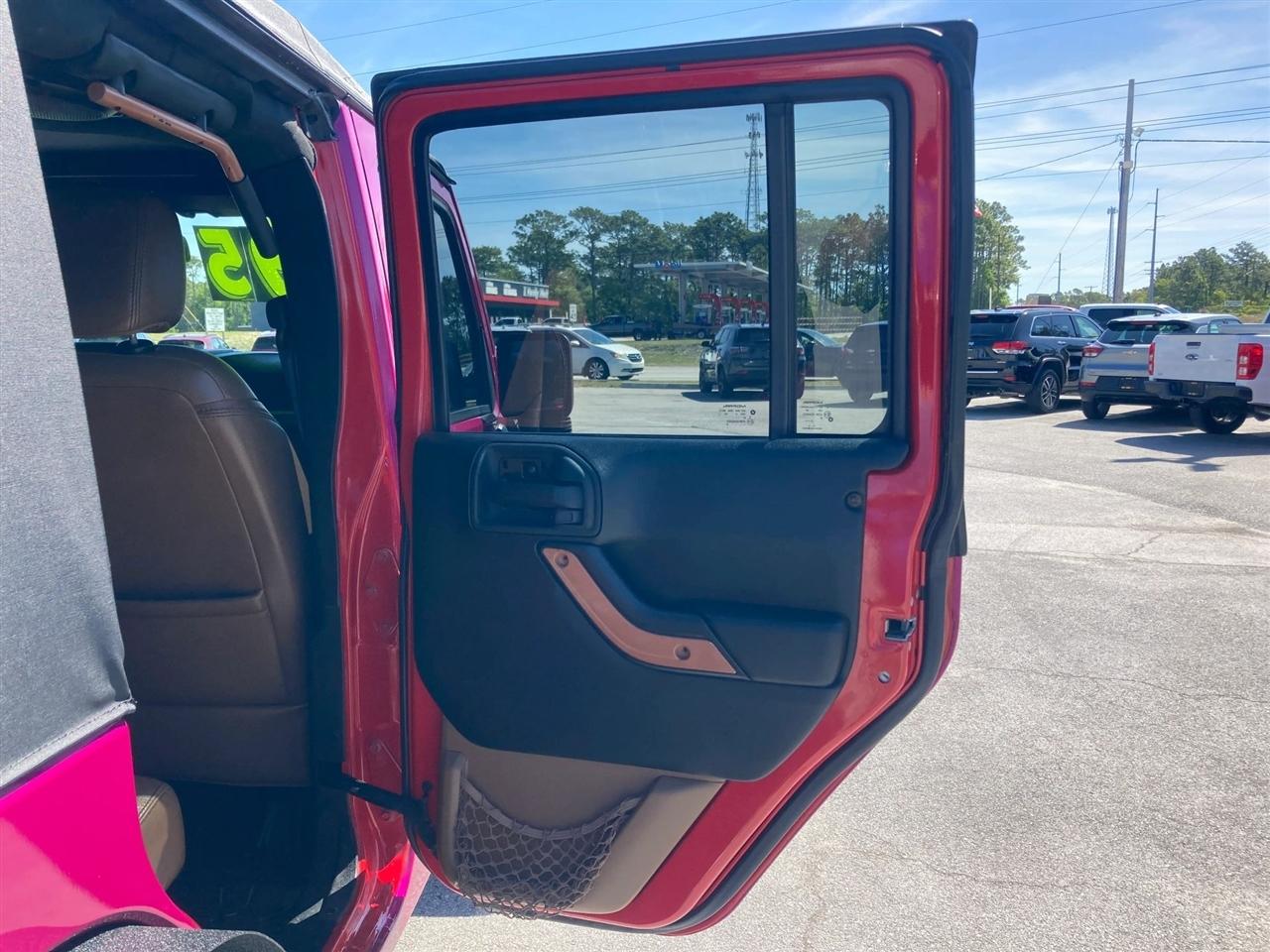 Jeep Wrangler Unlimited Sahara 4WD 2014