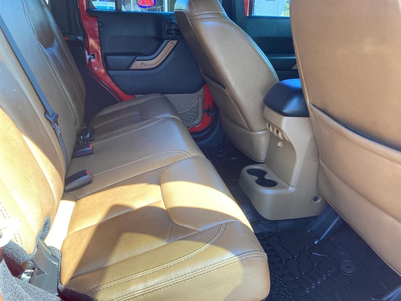 Jeep Wrangler Unlimited Sahara 4WD 2014