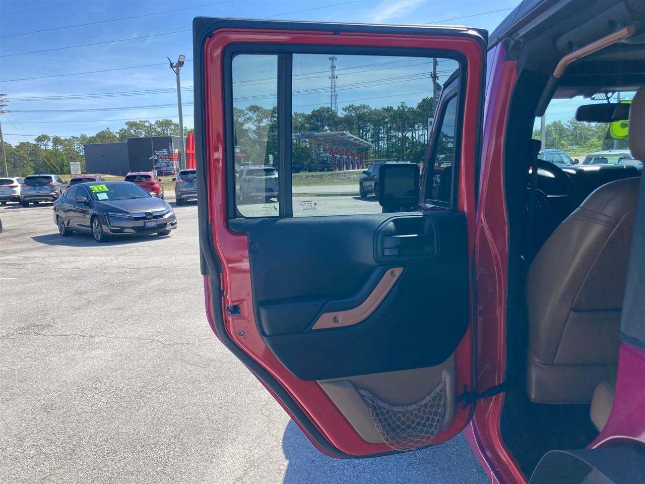 Jeep Wrangler Unlimited Sahara 4WD 2014