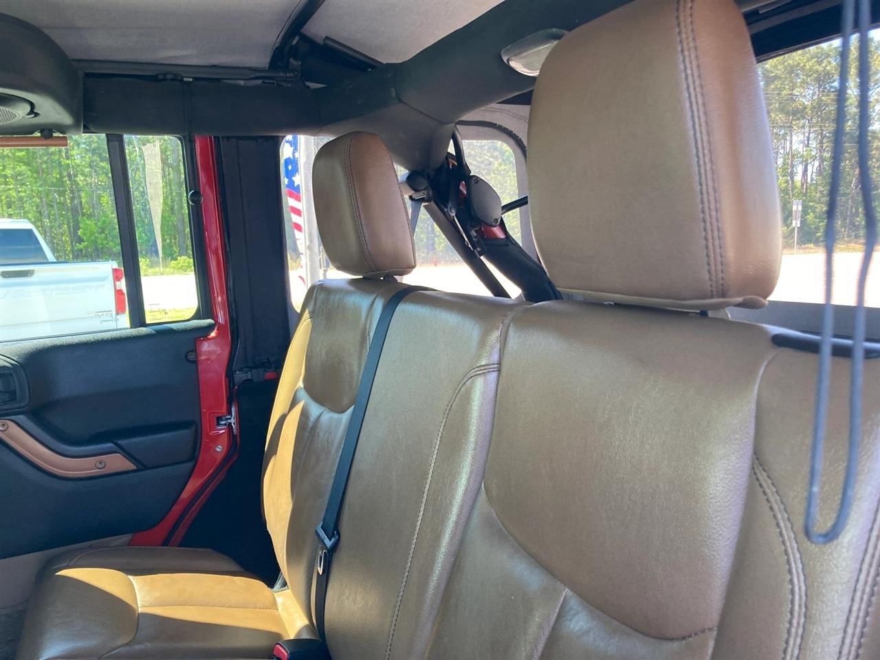 Jeep Wrangler Unlimited Sahara 4WD 2014