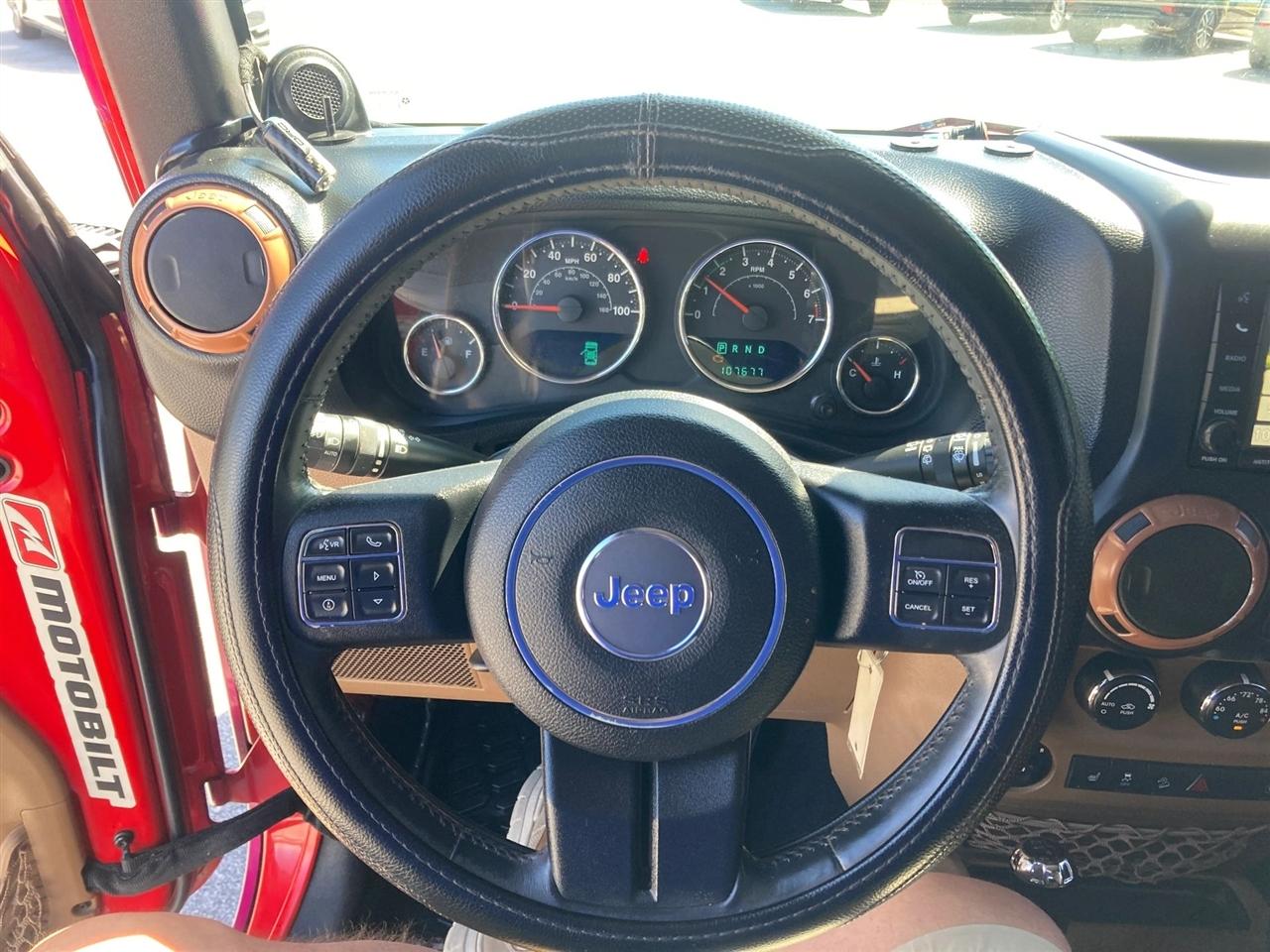 Jeep Wrangler Unlimited Sahara 4WD 2014